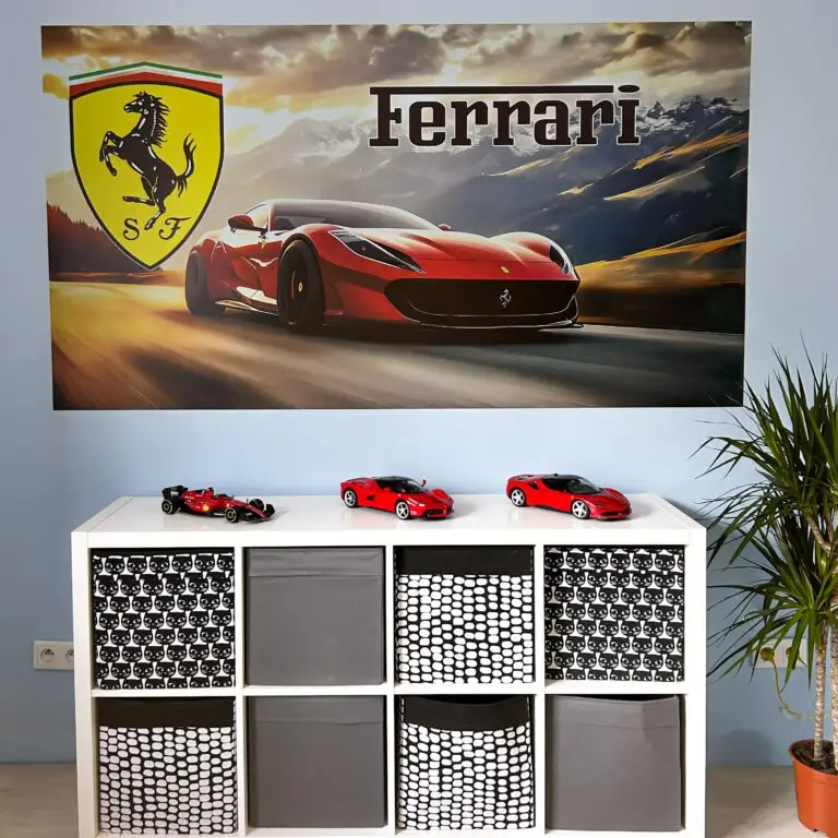 Druk ścienny UV Ferrari – nowoczesna dekoracja ścienna do pokoju dziecka i fana motoryzacji
