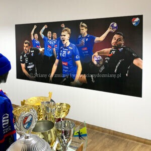 gwardia opole Druk ścienny UV z zawodnikami i pucharami w klubie sportowym