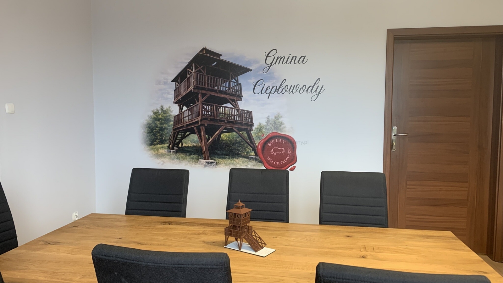 Druk ścienny UV z wieżą widokową w gabinecie wójta Gminy Ciepłowody