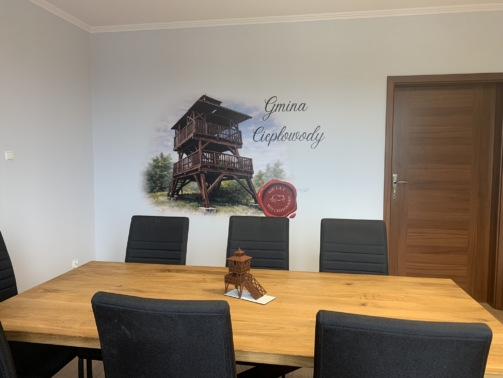 Druk ścienny UV z wieżą widokową w gabinecie wójta Gminy Ciepłowody
