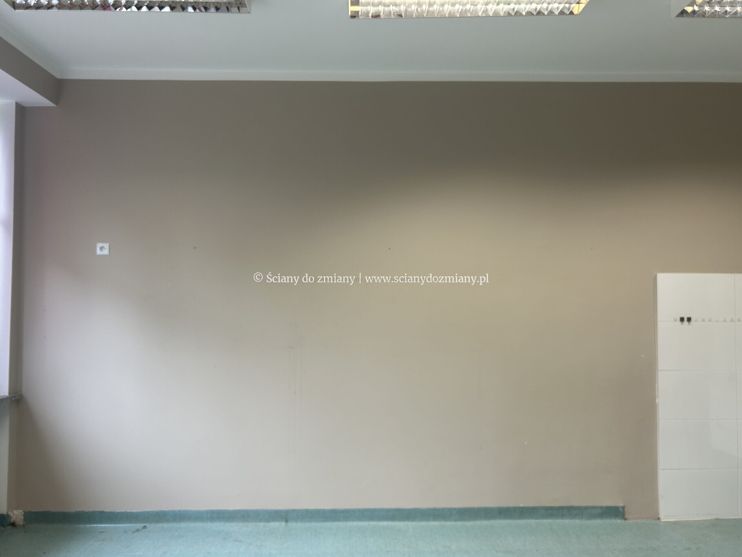Trzecia sala lekcyjna w Snowidzy przed wykonaniem kwiecistego druku ściennego