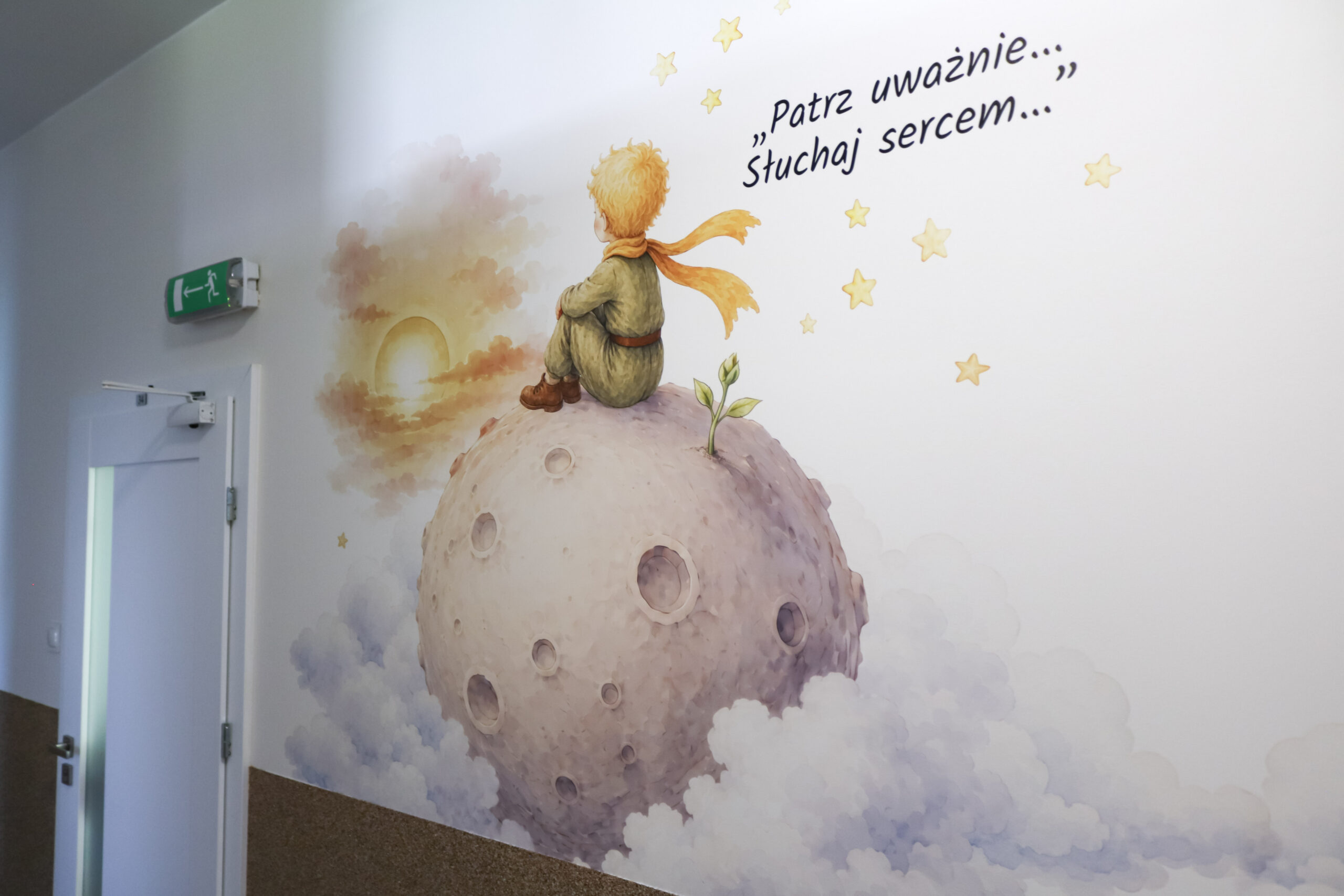 Planeta Małego Księcia – aranżacja ściany przedszkola