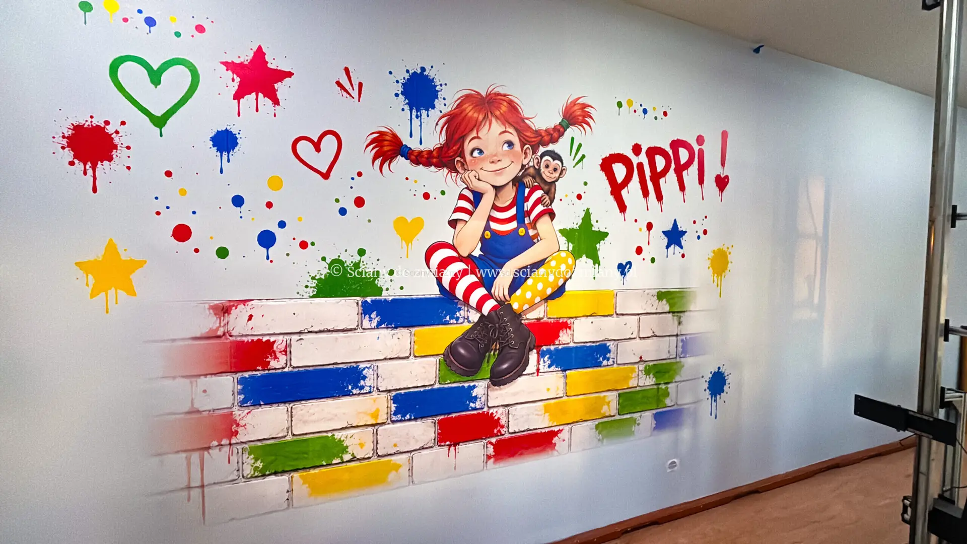 Druk ścienny Pippi w szkole im. Astrid Lindgren w Zastrużu — Ściany do Zmiany