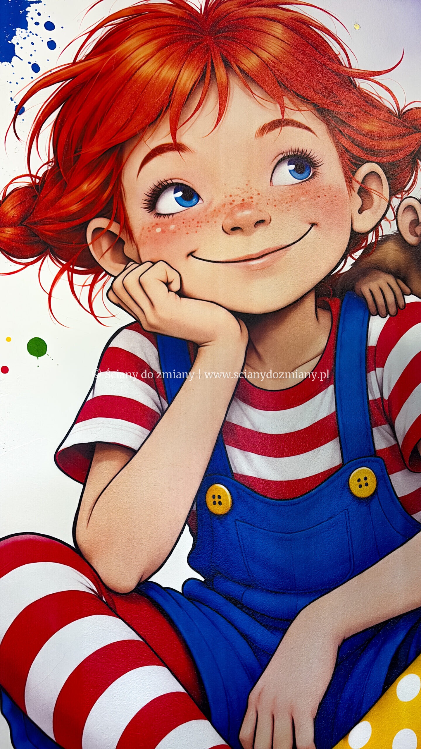 Detal realizacji druku ściennego UV z Pippi Pończoszanką