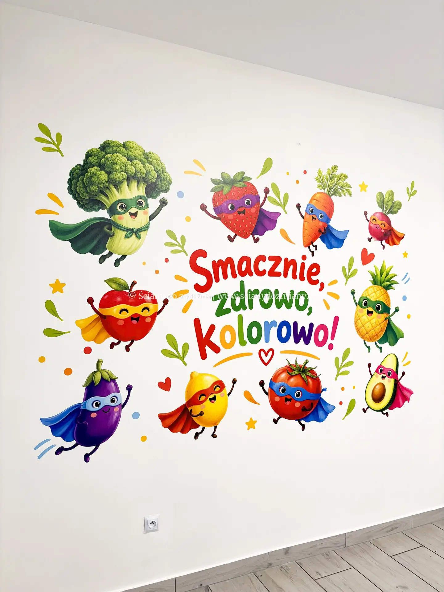 Kolorowy druk ścienny w szkolnej stołówce