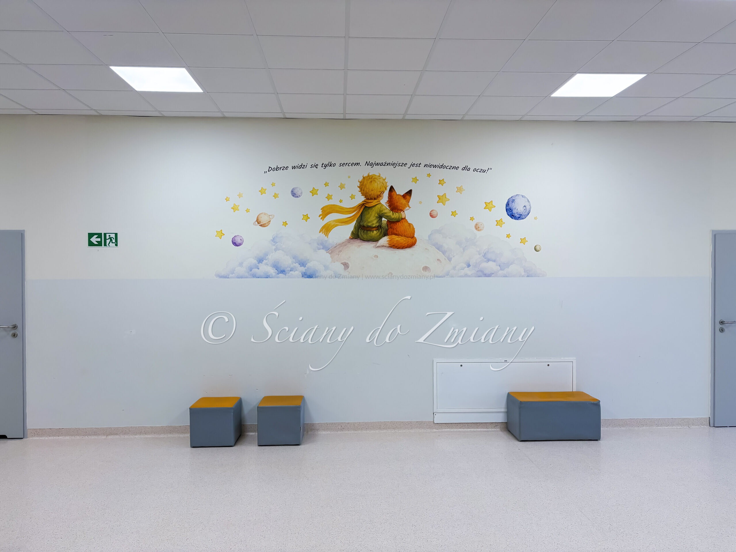 Mały Książę i Lis na szkolnej ścianie w Sadkowie – druk ścienny UV inspirowany literaturą